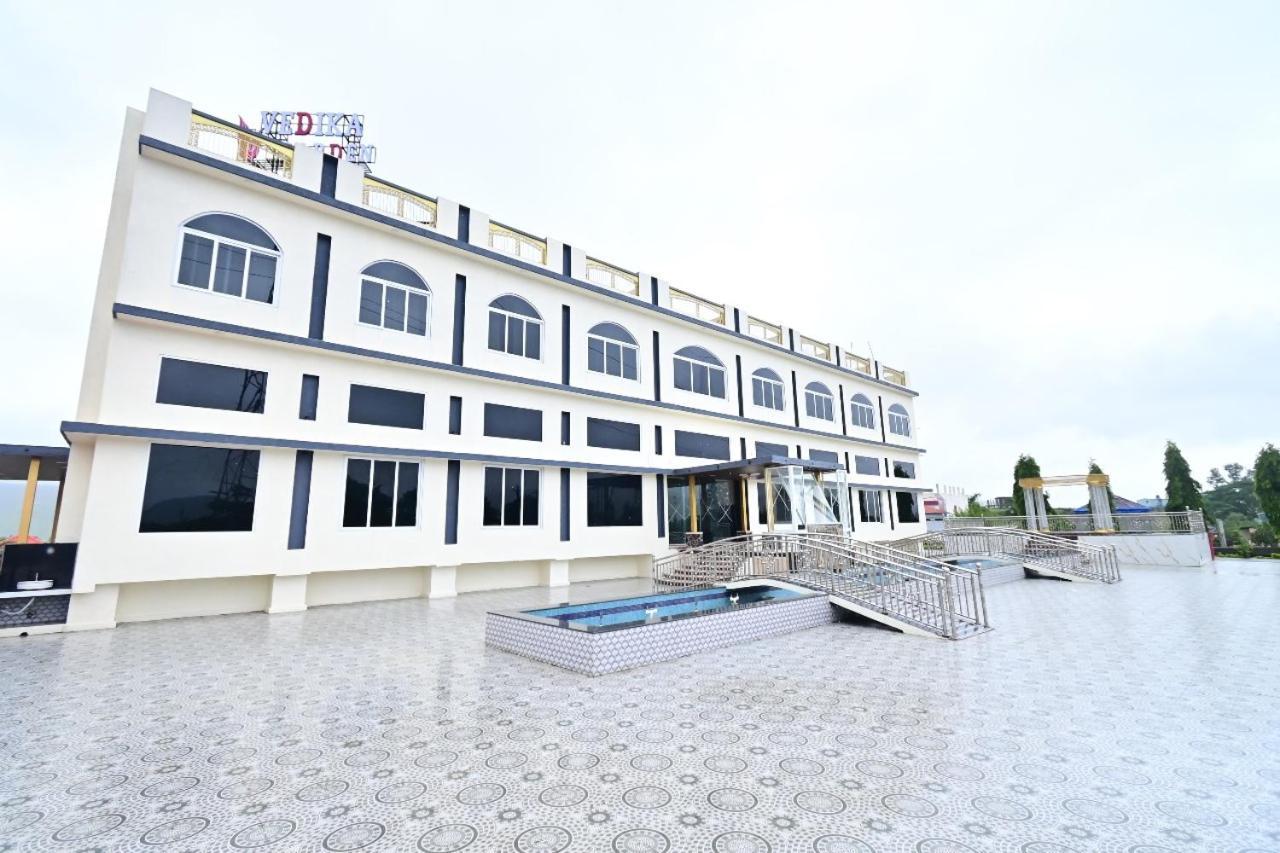 Vedika Garden Hotel Āmbavna Buitenkant foto